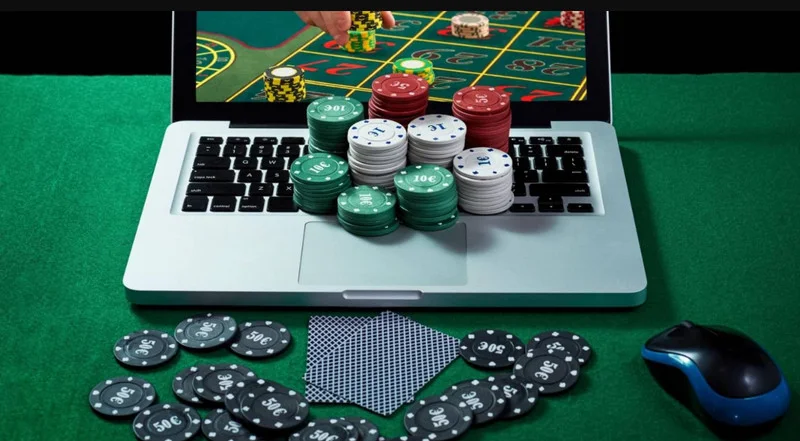 Nhà cái Poker uy tín là như thế nào cho người mới?